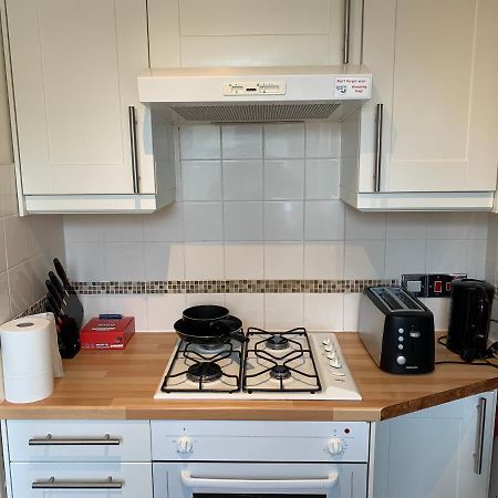 Complete 1 Bedroom Apartment With Wi-Fi, Kitchen, Tv In Heart Of Chiswick, London Exterior foto